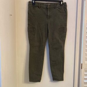 Eddie Bauer size 12 “slightly curvy skinny” cargo pants. Olive Green